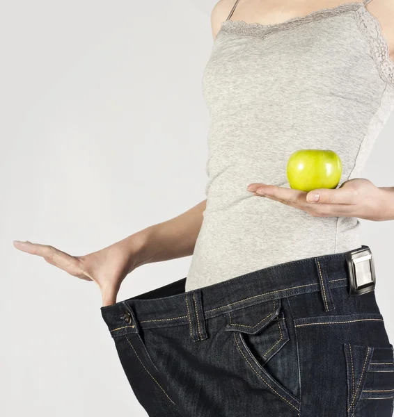 Schlankes junges Mädchen. isoliert über grauem Hintergrund. — Stockfoto