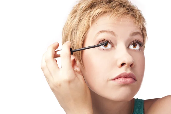 Woman paints the eyelashes — Stock Photo, Image