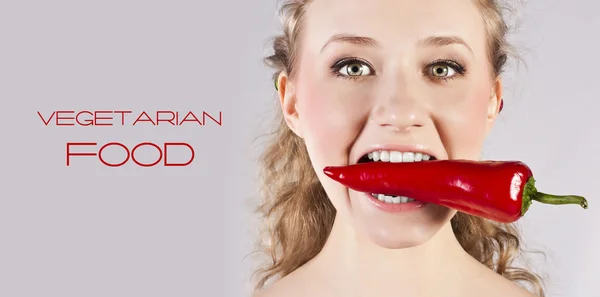 Beautiful woman teeth, eating red hot chili pepper — Stock Photo, Image