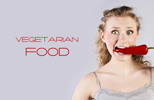 Beautiful woman teeth, eating red hot chili pepper — Stock Photo, Image