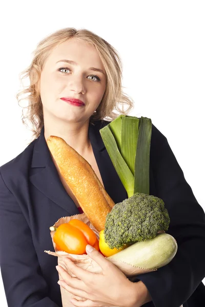 Mulher segurando um saco cheio de comida saudável. compras — Fotografia de Stock