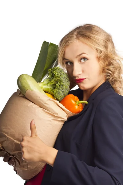 Attraktiv kvinna med en påse med nyttig mat — Stockfoto