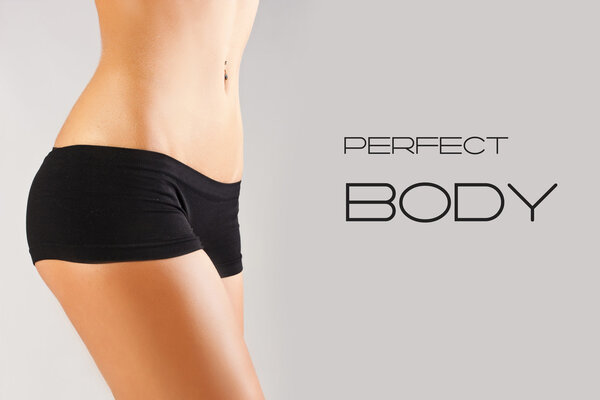 Тощая девушка в студии
