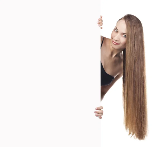 Porträt einer schönen Frau mit langen Haaren auf weißem Grund — Stockfoto