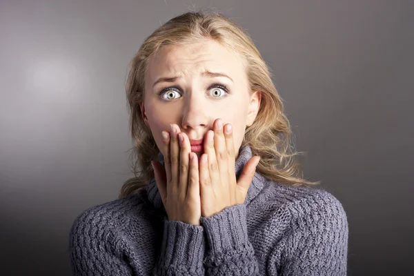 Young woman shocked — Stock Photo, Image