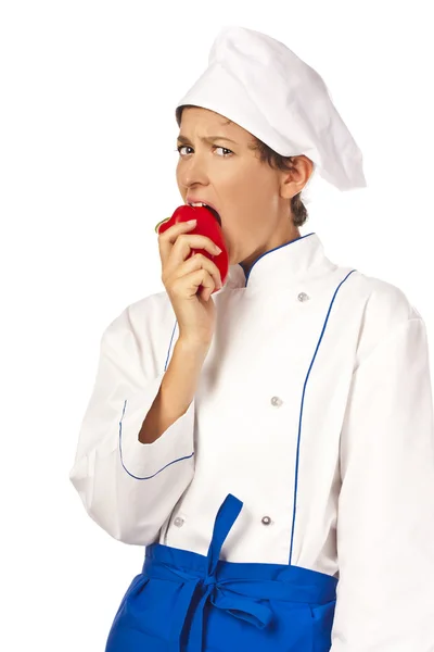 Bella donna chef mangiare peperoncino rosso piccante — Foto Stock