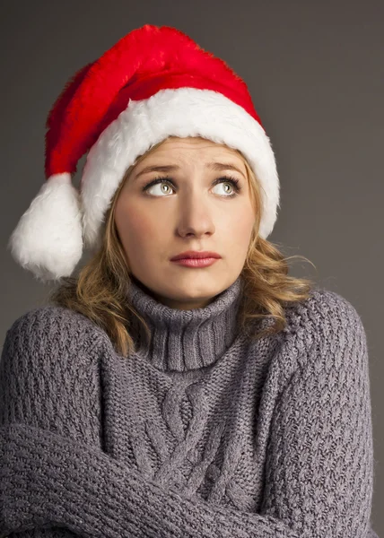 Санта-Рождество женщина в свитере изолированы на белом — стоковое фото