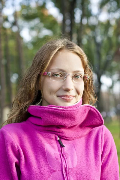 Atractivo joven estudiante en gafas —  Fotos de Stock