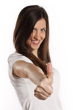 t-shirt başarılı genç kadın. Beyaz arka plan üzerinde izole