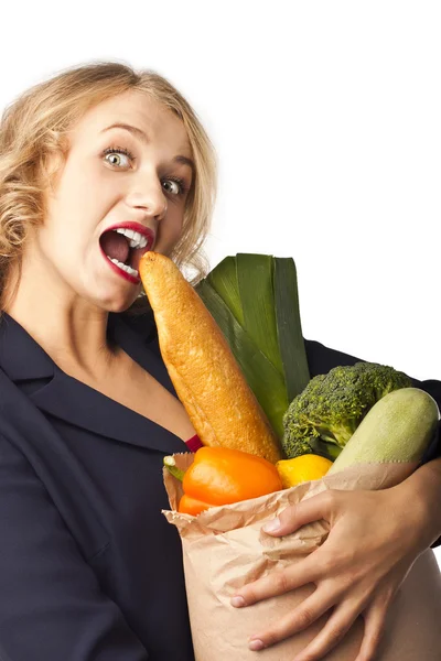 Attraente giovane donna con una borsa di cibo — Foto Stock