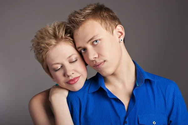 Feliz pareja sonriente en el amor —  Fotos de Stock