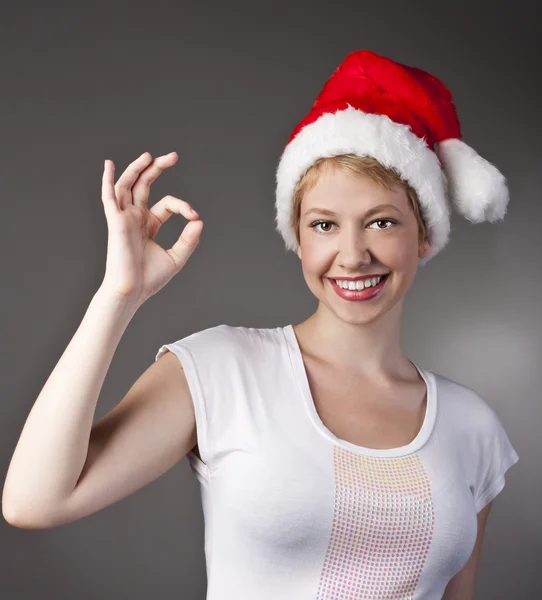 Mooie vrouw toont goed geïsoleerd op zwart — Stockfoto