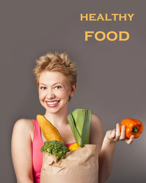 Positieve aantrekkelijk meisje met nuttig voedsel. uw tekst invoegen — Stockfoto