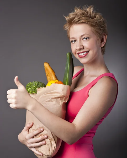 Mujer feliz mostrando bien — Foto de Stock