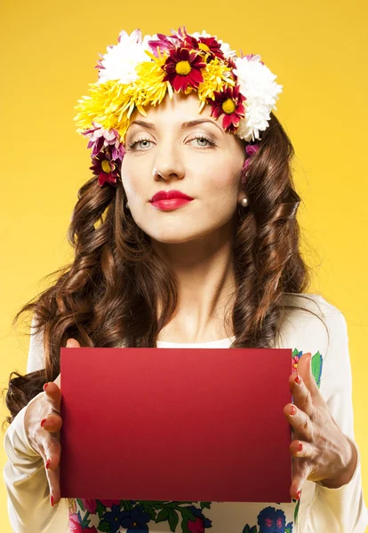 Coiffure élégante avec des fleurs — Photo