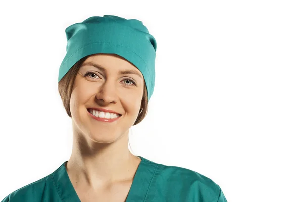 Retrato de uma jovem enfermeira atraente — Fotografia de Stock