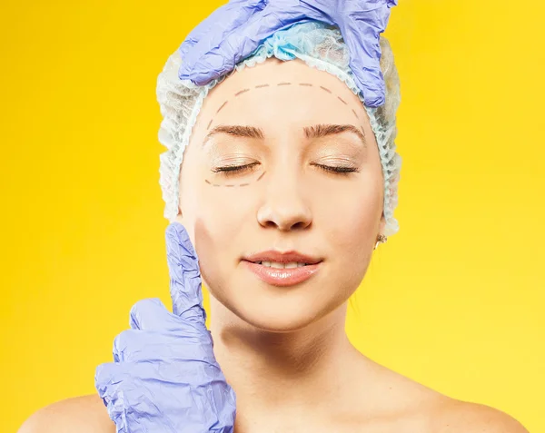 プラスチック外科。女性の顔 — ストック写真