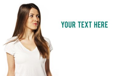 esmer beyaz stüdyo arka planda.