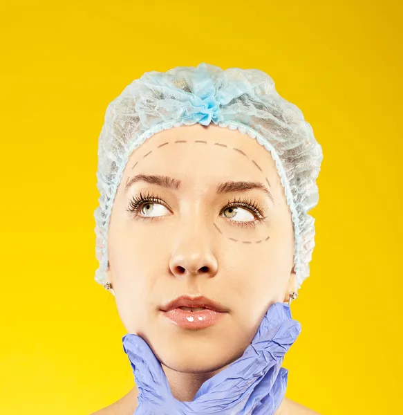 Mujer antes de la cirugía en la cara — Foto de Stock