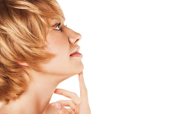 Bionda con i capelli corti. studio sfondo bianco — Foto Stock