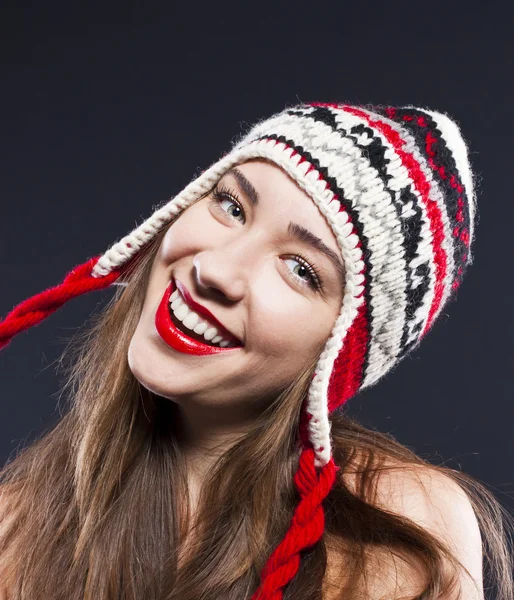 Positive Frau mit Hut. Weihnachtsthema — Stockfoto