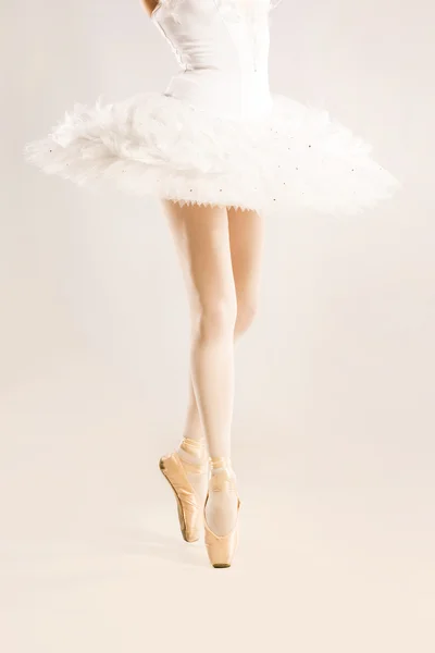 Closeup legs and shoes, standing ballerina — Stock Photo, Image