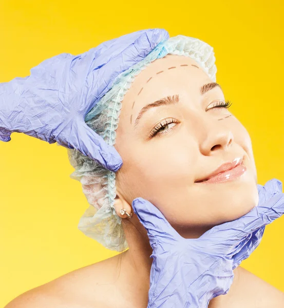 Studio portrait of woman on a yellow background — Stock Photo, Image