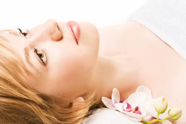 Woman in spa salon lying on the massage desk — Stock Photo, Image