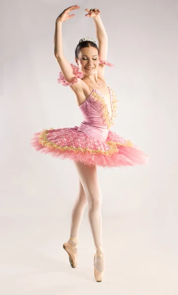 Hermosa bailarina en el estudio — Foto de Stock