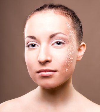 çekici bir bayan. yüksek anahtar vuruş.