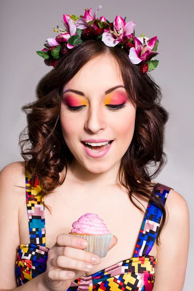 Attractive girl with sweets — Stock Photo, Image