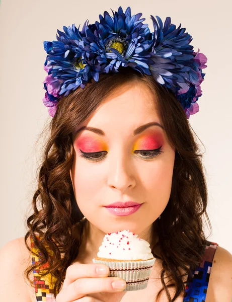 Menina com cupcakes — Fotografia de Stock