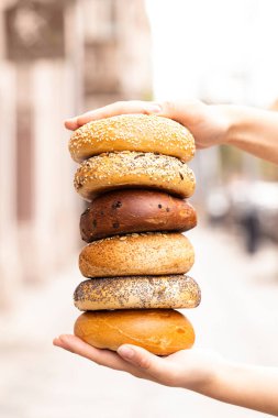 Sıcak çörekler, yemeye hazır.