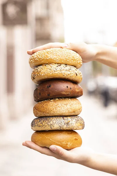 Sıcak çörekler, yemeye hazır.