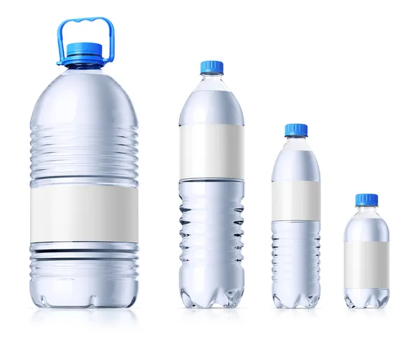 Gruppo di bottiglie di plastica con acqua . — Foto Stock