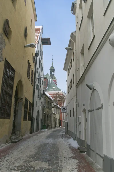 Liten gata i gamla stan i riga — Stockfoto