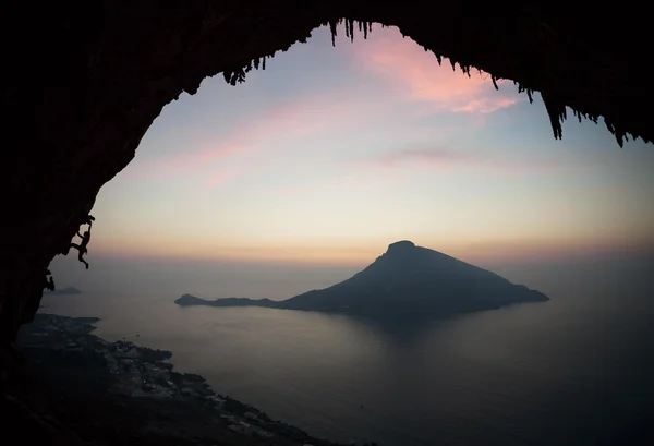 Silhouet van een rock klimmer — Stockfoto