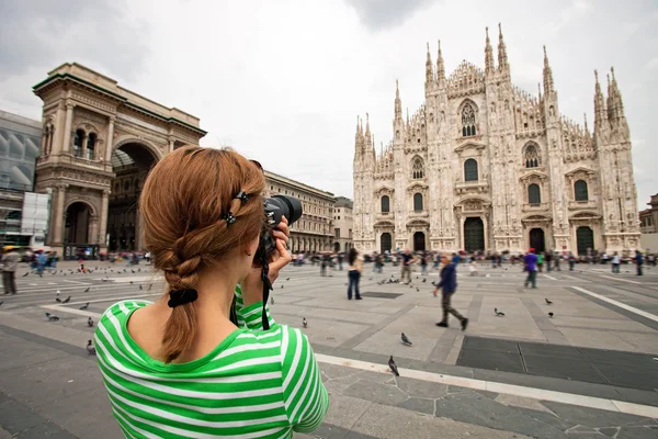 Woman taking picture of Duomo di Milano, Italy — Stock Photo, Image