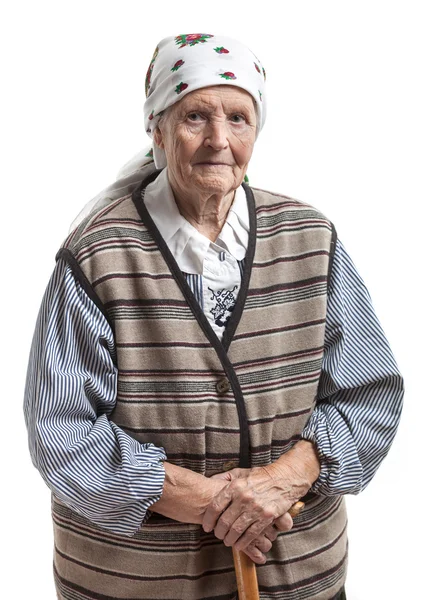 Porträtt av äldre kvinna tittar på kameran — Stockfoto