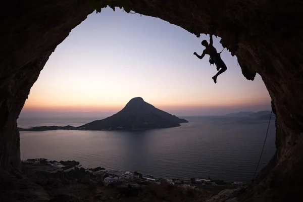 Rock climber at sunset — Stock Photo, Image