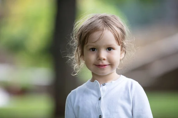 Portrait Cheerful Little Girl Park Warm Day — Stock fotografie