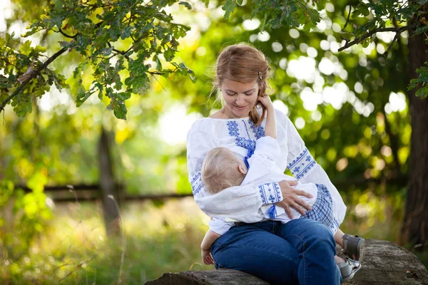 Mother Breastfeeding Baby Son Outdoors Woman Her Son Wearing Ukrainian — Stock Fotó