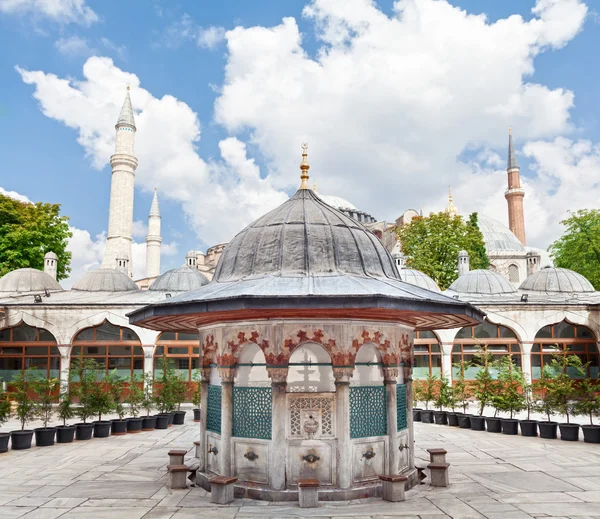 Sokollu mehmet pasha camii dziedziniec — Zdjęcie stockowe