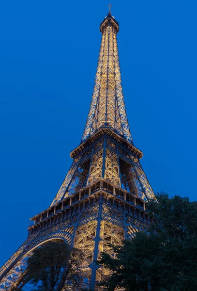 Eiffelova věž v noci — Stock fotografie