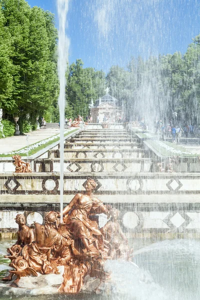 Fonte no jardim — Fotografia de Stock