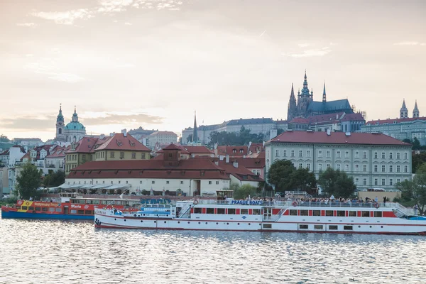 Kreuzfahrt auf Prag — Stockfoto