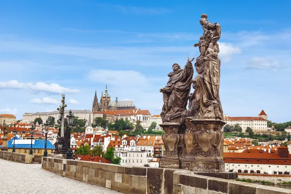 Karlsbrücke in Prag. — Stockfoto