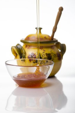 Bal kavanozu doldurmak