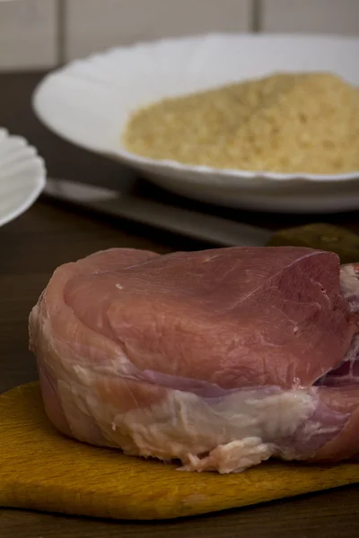 Schnitzel zubereiten — Stockfoto