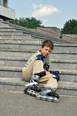 silindir bıçaklı yorgun çocuk adımlara aittir